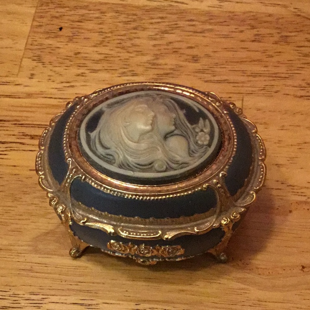 San Francisco music box company. Wind up music box.